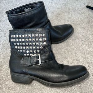 Steve Madden Outlaw Booties